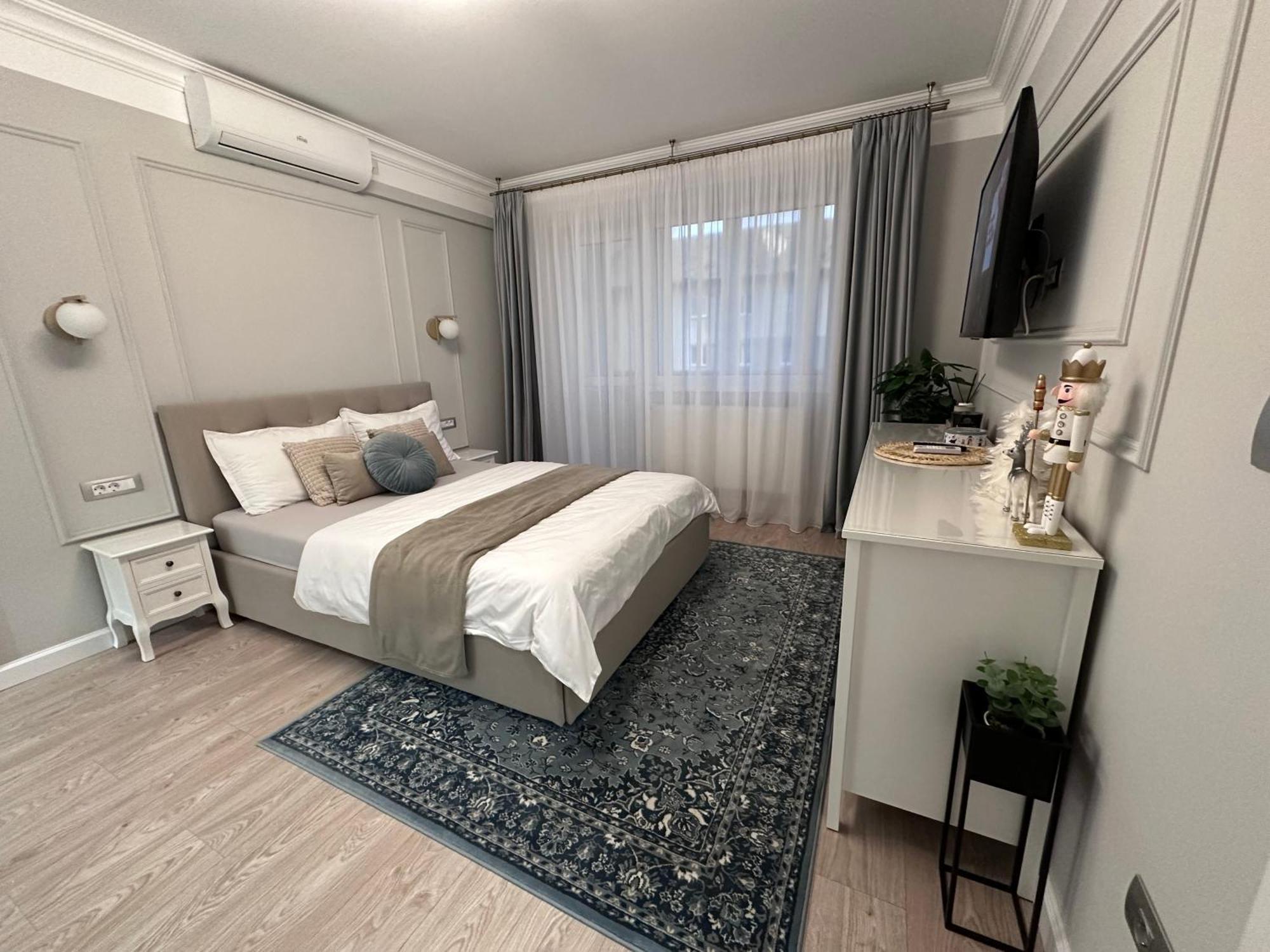 Central Spacious Apartment With Balcony - Alba Carolina Alba Iulia Bagian luar foto