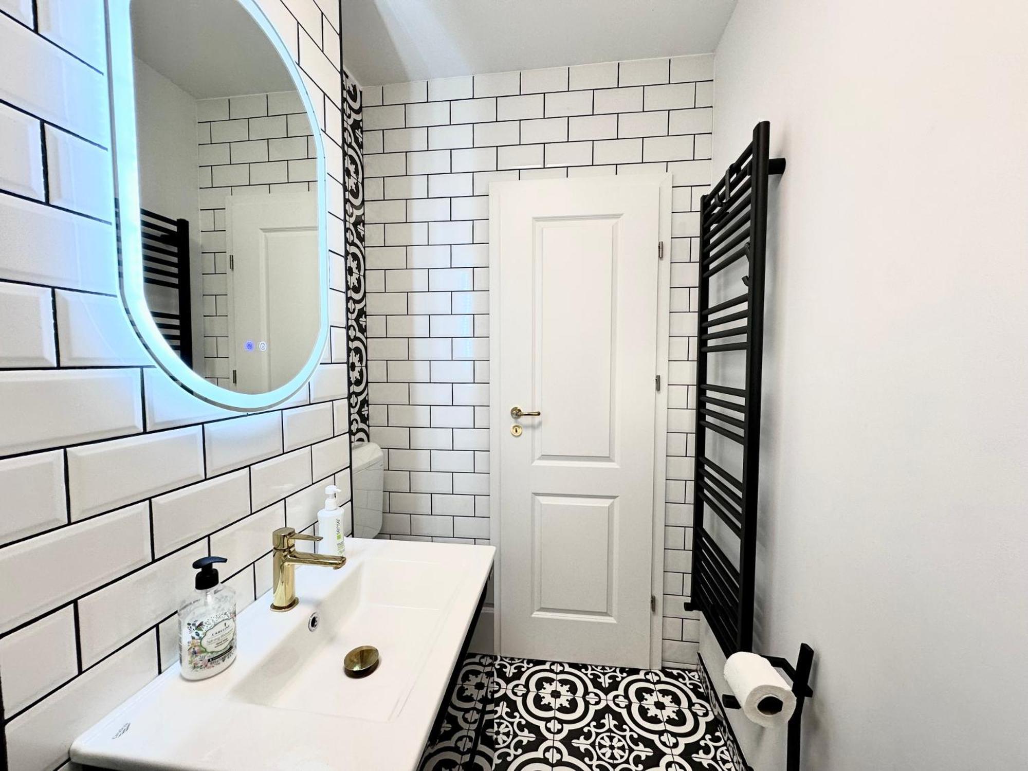 Central Spacious Apartment With Balcony - Alba Carolina Alba Iulia Bagian luar foto